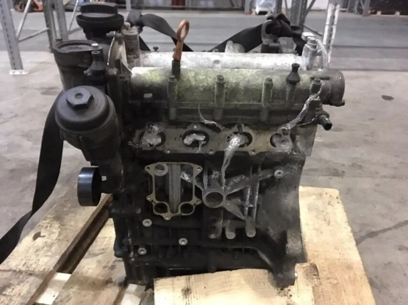 Двигатель ДВС голый столбик Skoda Octavia 2005 03C100033TX УНИВЕРСАЛ BLF