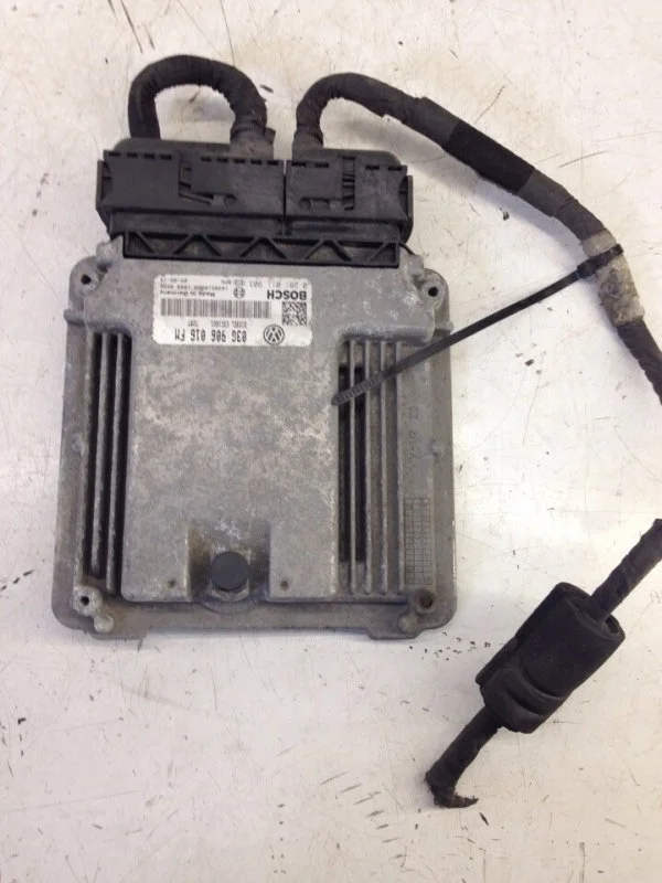 ЭБУ ДВС Volkswagen Jetta 2005 03G906016FM СЕДАН BKD