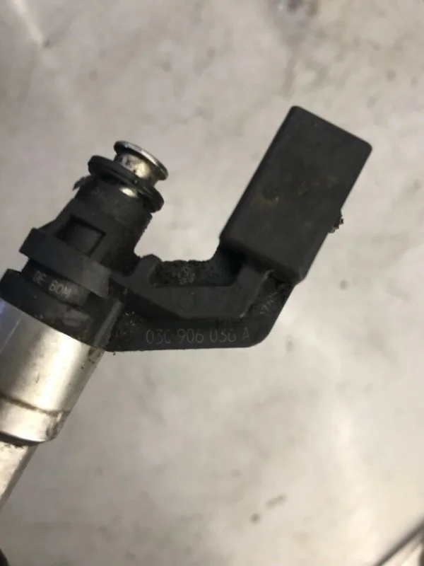 Форсунка Skoda Octavia 2005 03C906036A УНИВЕРСАЛ BLF