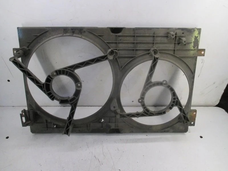 Кожух вентилятора радиатора диффузор Audi A3 2002 1J0121205B ХЭТЧБЕК 1.6