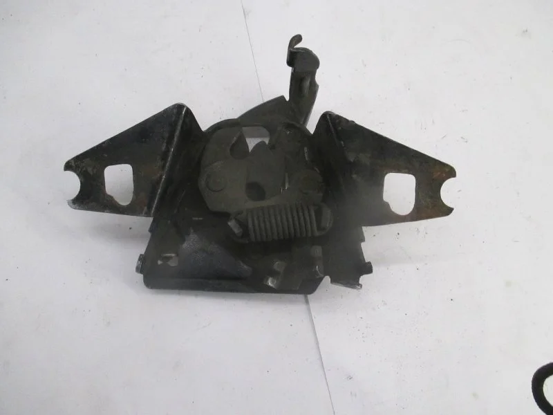 Замок капота Volkswagen Passat 1990 3A0823509 1.9