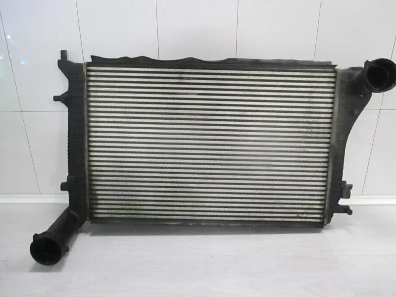 Радиатор интеркулера Volkswagen Caddy 2007 1K0145803H 1.9