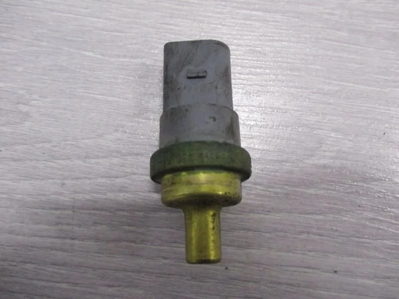 Датчик температуры двигателя Volkswagen Caddy 2007 06A919501A 1.9