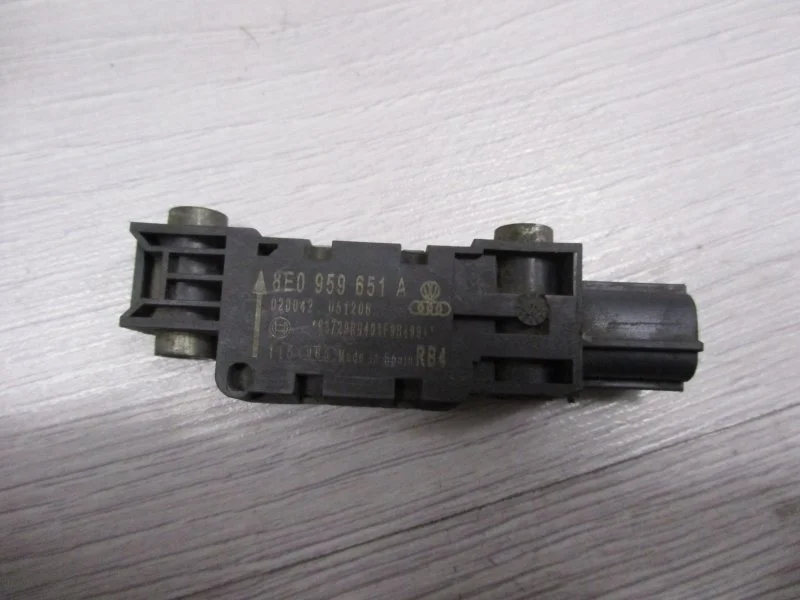 Другие датчики кузова Audi A4 2002 8E0959651A 1.9