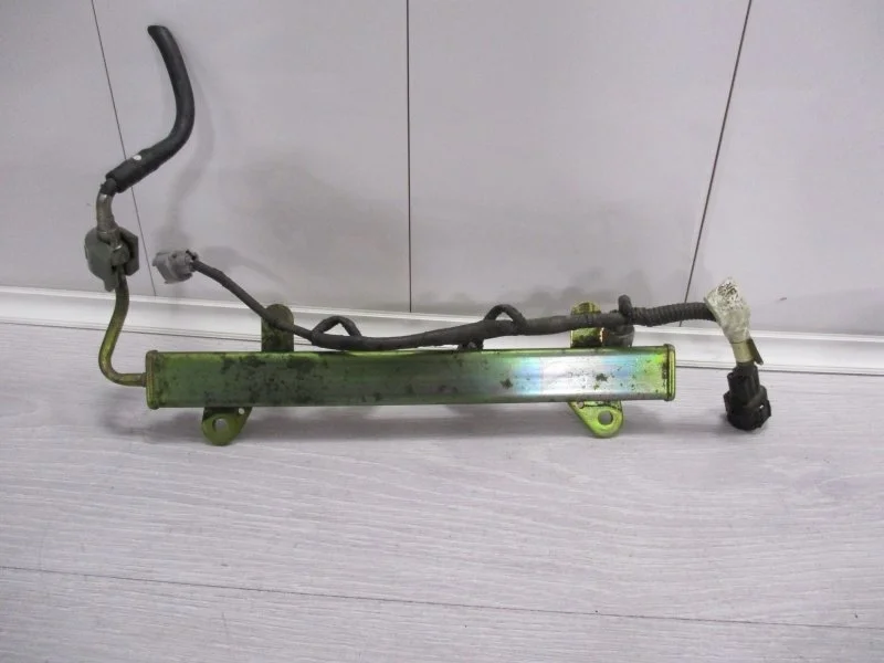 Рампа топливная Nissan X-Trail 2004 17520AU400 2