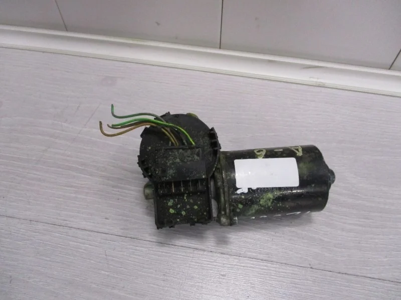 Двигатель стеклоочистителя моторчик дворников Audi A6 1998 4B1955113 1.8