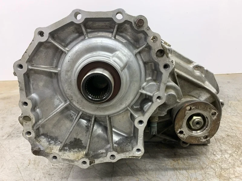 Раздаточный редуктор КПП раздатка Nissan Navara 2006 33100EA30A 2.5