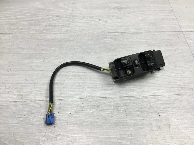 Блок управления стеклоподъемником Mercedes-Benz C-Class 2003 A2038210479 271.946 30 151590, передний левый
