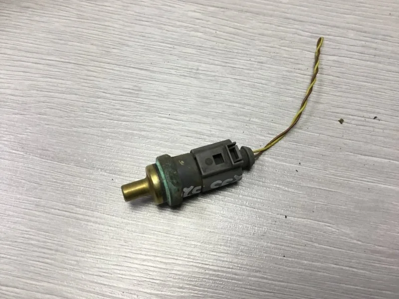 Датчик температуры охлаждающей жидкости Volkswagen Golf 2004 06A919501A BCA