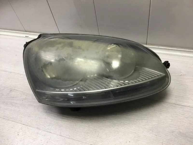 Фара Volkswagen Golf 2004 1K6941006C BCA, передняя правая