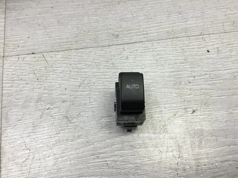 Блок управления стеклоподъемником Toyota Avensis 2003 8481005050 1.8, передний правый