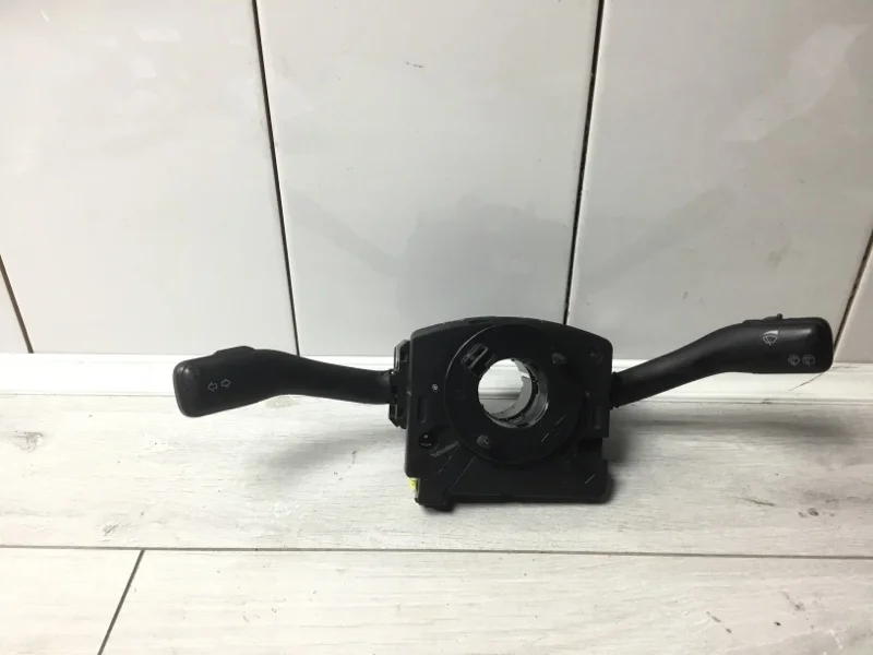 Переключатель поворотов и дворников стрекоза Audi A3 2001 4B0953503F 1.8