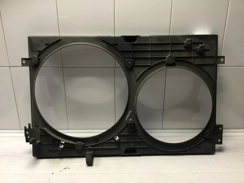 Кожух вентилятора радиатора диффузор Audi A3 2001 1J0121205B 1.8