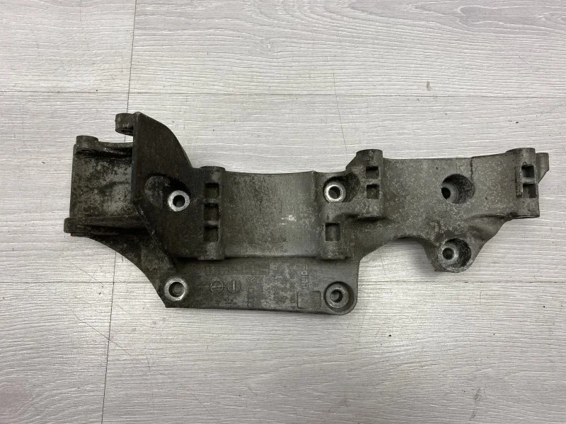 Кронштейн генератора Audi A3 2001 06A903141P 1.8
