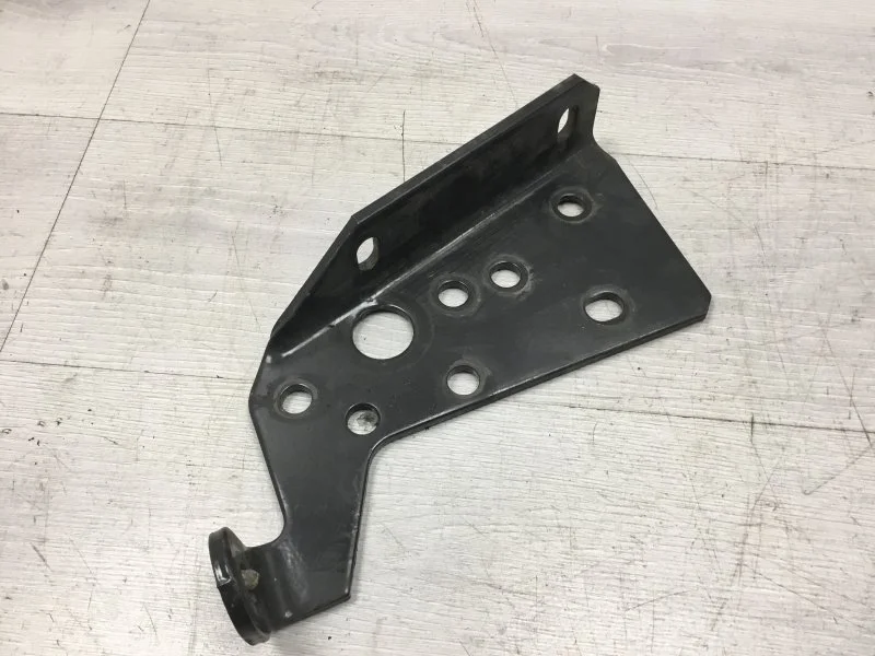 Кронштейн траверсы Scania R380 2007 1496813 11, левый