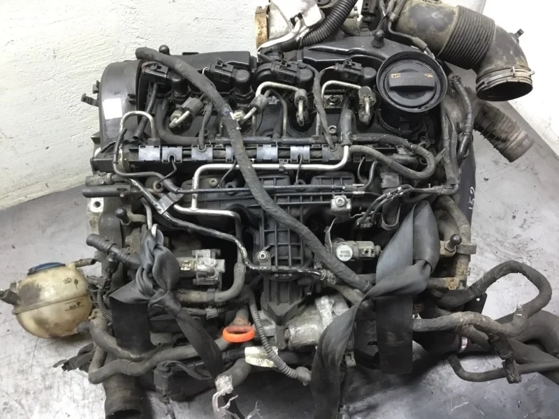 Двигатель Skoda Octavia 2013 03L100036K УНИВЕРСАЛ CAYC