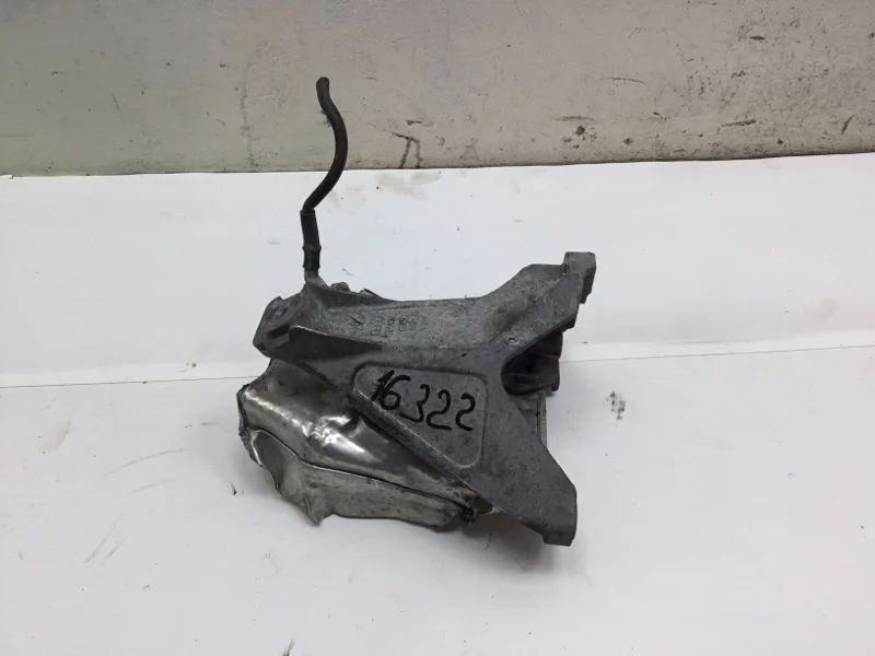 Кронштейн двигателя Audi A4 2004 8E0199308A УНИВЕРСАЛ ALZ, правый