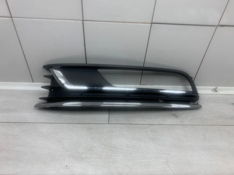 Решетка бампера Volkswagen Passat 2012 3AA854661A УНИВЕРСАЛ CAYC, передняя левая