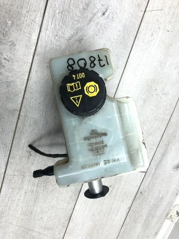 Главный цилиндр сцепления Audi A3 2013 5Q1611301 УНИВЕРСАЛ CMBA