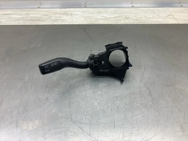 Подрулевой переключатель стрекоза Audi A4 2004 4E0953513A СЕДАН AVF