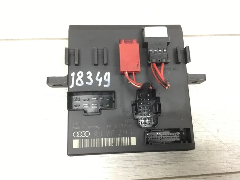 Блок управления бортовой сети Volkswagen Caddy 2010 8E0907279F ФУРГОН BLS