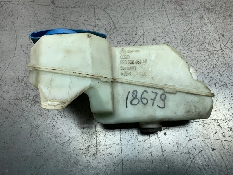 Бачок омывателя Audi A4 2008 8E0955451AP УНИВЕРСАЛ BPW