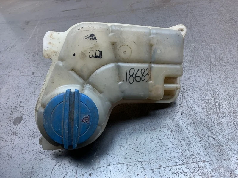 Бачок расширительный Audi A4 2008 8E0121403 УНИВЕРСАЛ BPW