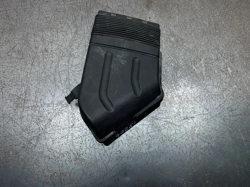 Воздухозаборник Audi A4 2004 8E0129617D УНИВЕРСАЛ ALZ