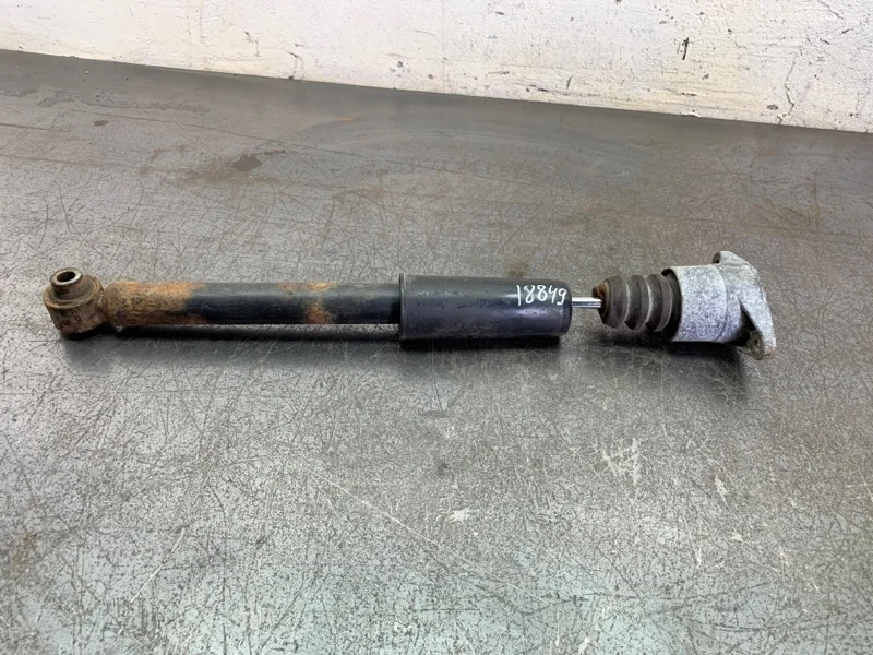 Стойка подвески Audi A4 2004 8E0513036AE СЕДАН AVF, задняя