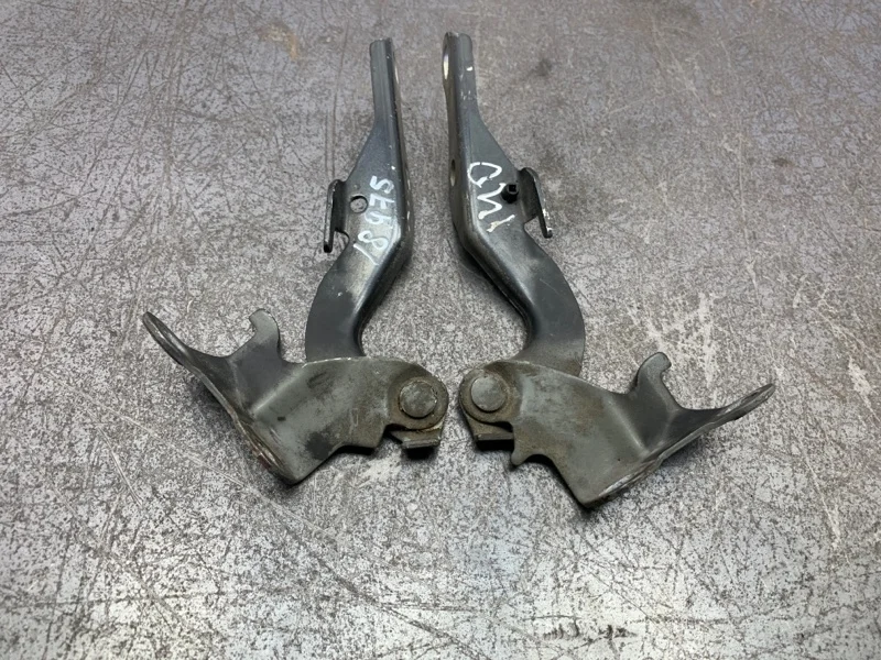 Петля капота Toyota Avensis 2008 5341005060 УНИВЕРСАЛ 3ZZ-FE