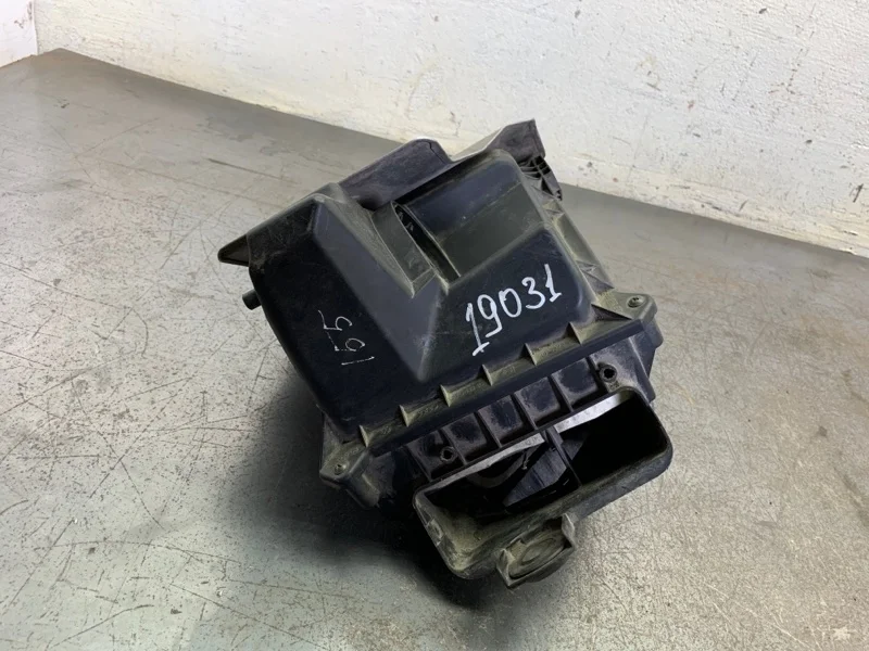 Корпус воздушного фильтра Audi A4 2008 03G133837 УНИВЕРСАЛ BPW