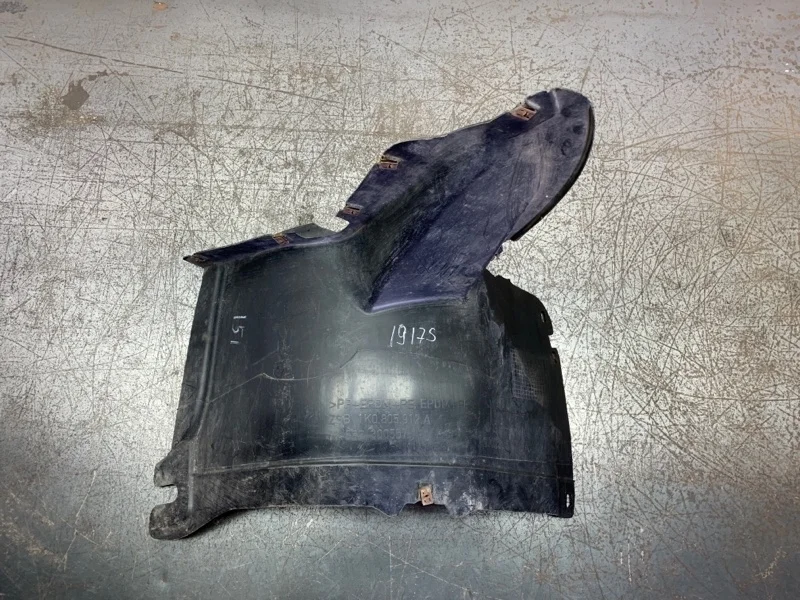 Защита крыла пластмассовая (подкрылок) Volkswagen Golf 2005 1K0805912A ХЭТЧБЕК BGU, передняя правая