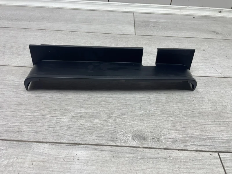 Ус под фонарь (ресничка) Volkswagen Caddy 2010 2K0945096P ФУРГОН BLS