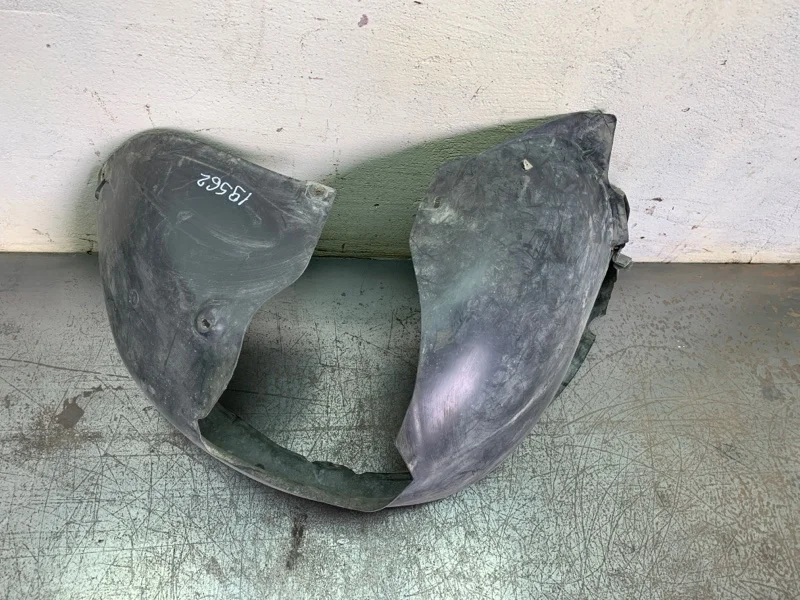 Защита крыла пластмассовая (подкрылок) Volkswagen Golf 2007 1K5805977 УНИВЕРСАЛ BLS, передняя левая