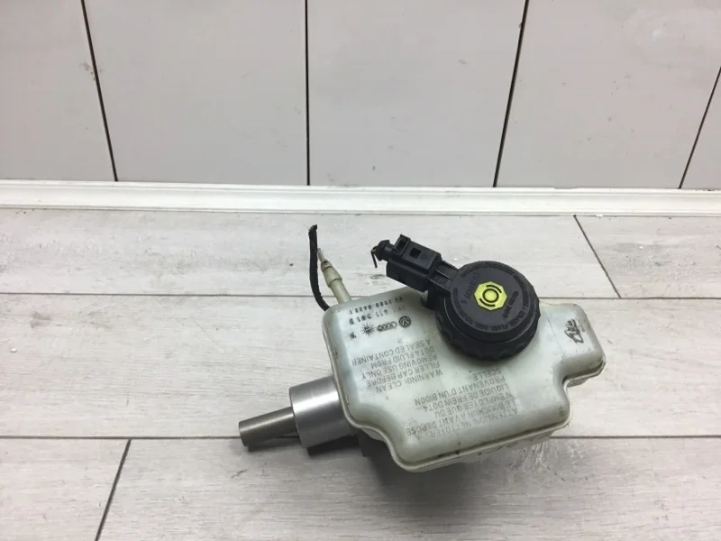 Главный тормозной цилиндр Skoda Octavia 2013 1K1611301D УНИВЕРСАЛ CAYC