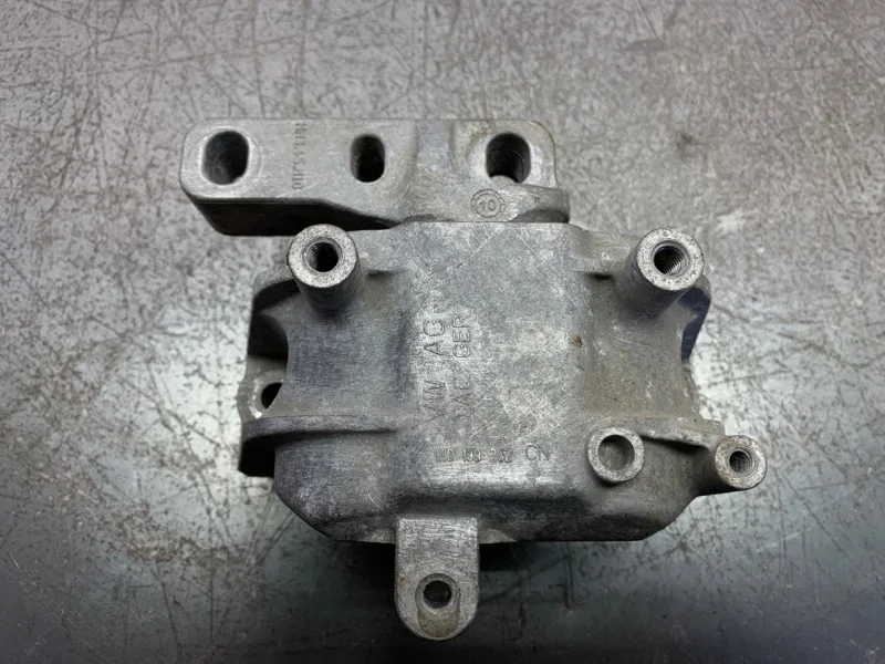 Подушка двигателя Volkswagen Golf 2010 1K0199262CN ХЭТЧБЕК CAYB