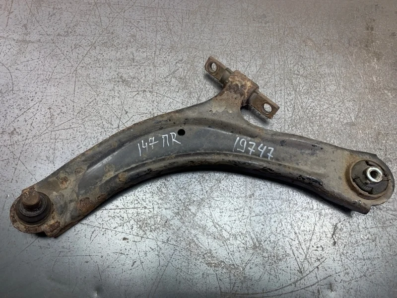 Рычаг подвески нижний Nissan Qashqai 2013 54500BB00A КРОССОВЕР R9M, передний правый