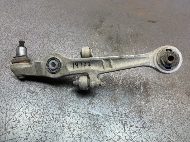 Рычаг подвески Audi A4 2004 8E0407151M УНИВЕРСАЛ ALZ, передний