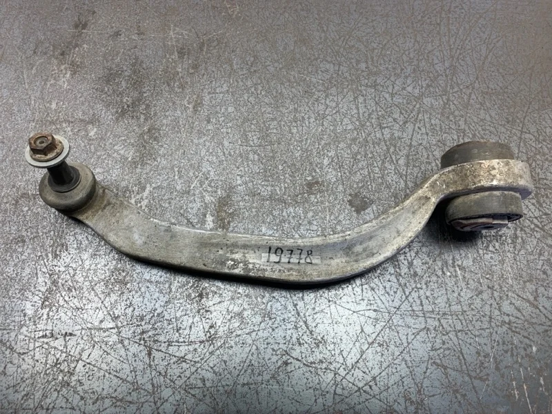 Рычаг подвески Audi A4 2004 8E0407694Q УНИВЕРСАЛ ALZ, передний правый