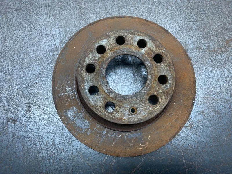 Диск тормозной Volkswagen Golf 2010 1K0615601AB ХЭТЧБЕК CAYB, задний