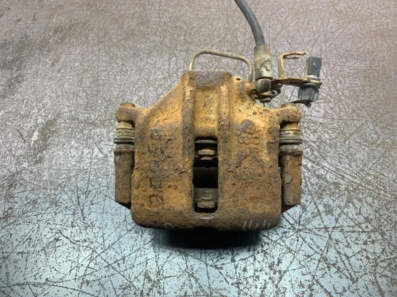 Суппорт тормозной Audi A4 2004 8E0615124 УНИВЕРСАЛ ALZ, передний правый