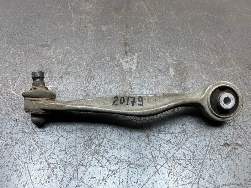 Рычаг подвески верхний Audi A4 2004 8E0407510A УНИВЕРСАЛ ALZ, передний правый