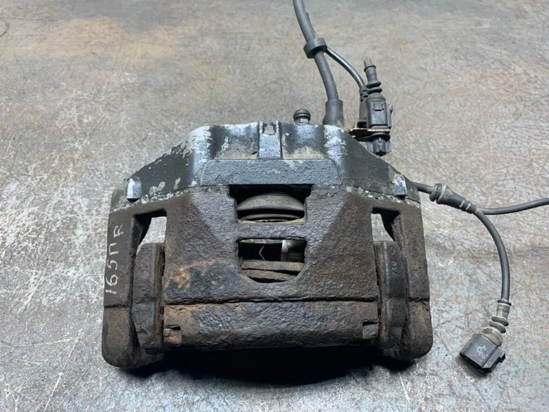 Суппорт тормозной Audi A6 2007 4F0615124 УНИВЕРСАЛ BPP, передний правый