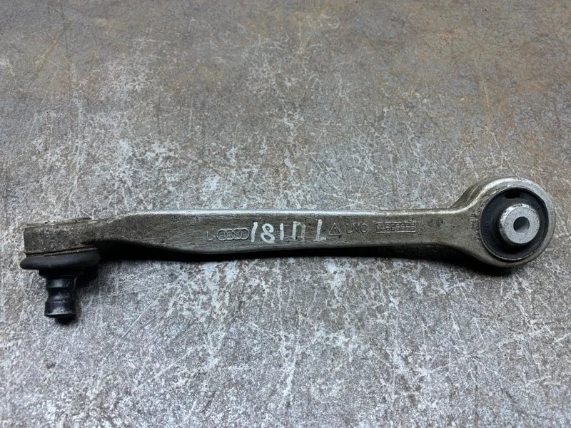 Рычаг поворотного кулака Audi A4 2005 8E0407505P УНИВЕРСАЛ ALZ, передний левый