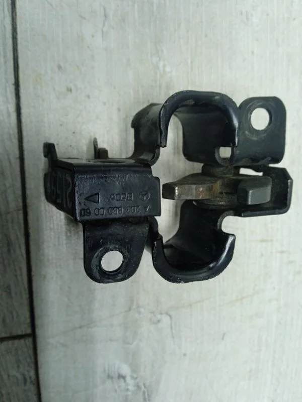 Замок капота Mercedes-Benz E-Class 2003 A2038800060 УНИВЕРСАЛ 646.961 30 115431, левый