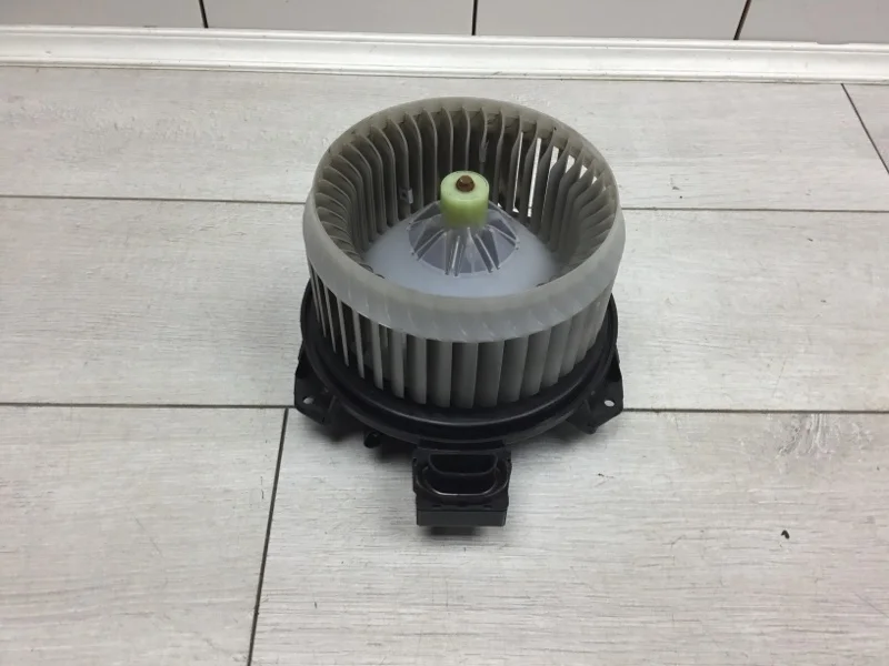 Моторчик печки Suzuki Swift 2016 7415062JA0 ХЭТЧБЕК K12B