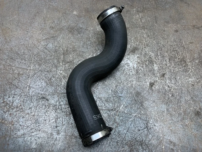 Патрубок интеркулера Audi A4 2008 8K0145737K УНИВЕРСАЛ CAGA