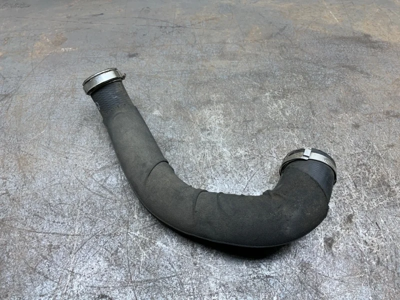 Патрубок интеркулера Audi A4 2008 8K0145738AH УНИВЕРСАЛ CAGA