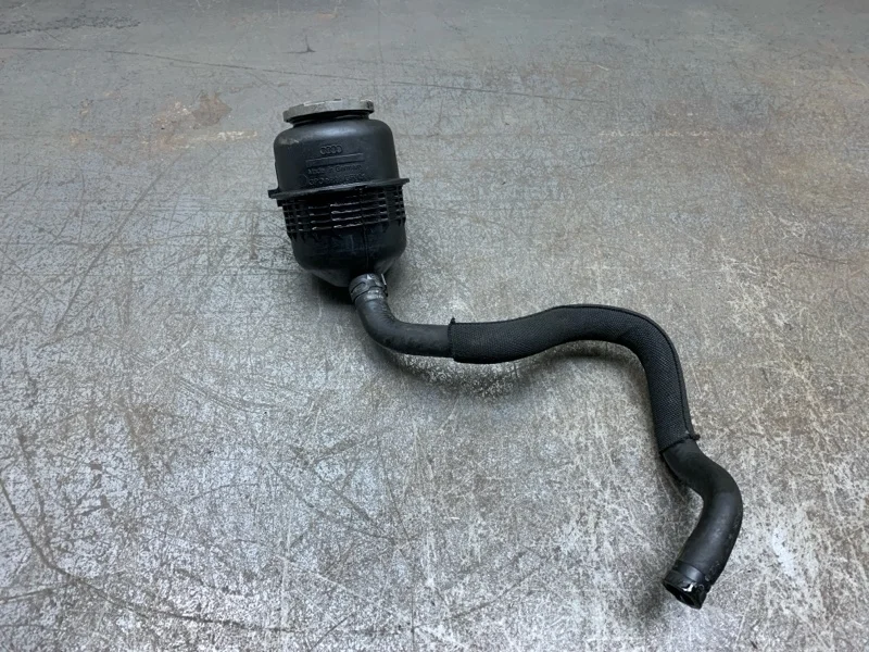 Бачок гидроусилителя Audi A4 2008 4F0422371D УНИВЕРСАЛ CAGA