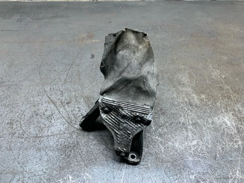 Кронштейн двигателя Audi A4 2008 8K0199308BE УНИВЕРСАЛ CAGA